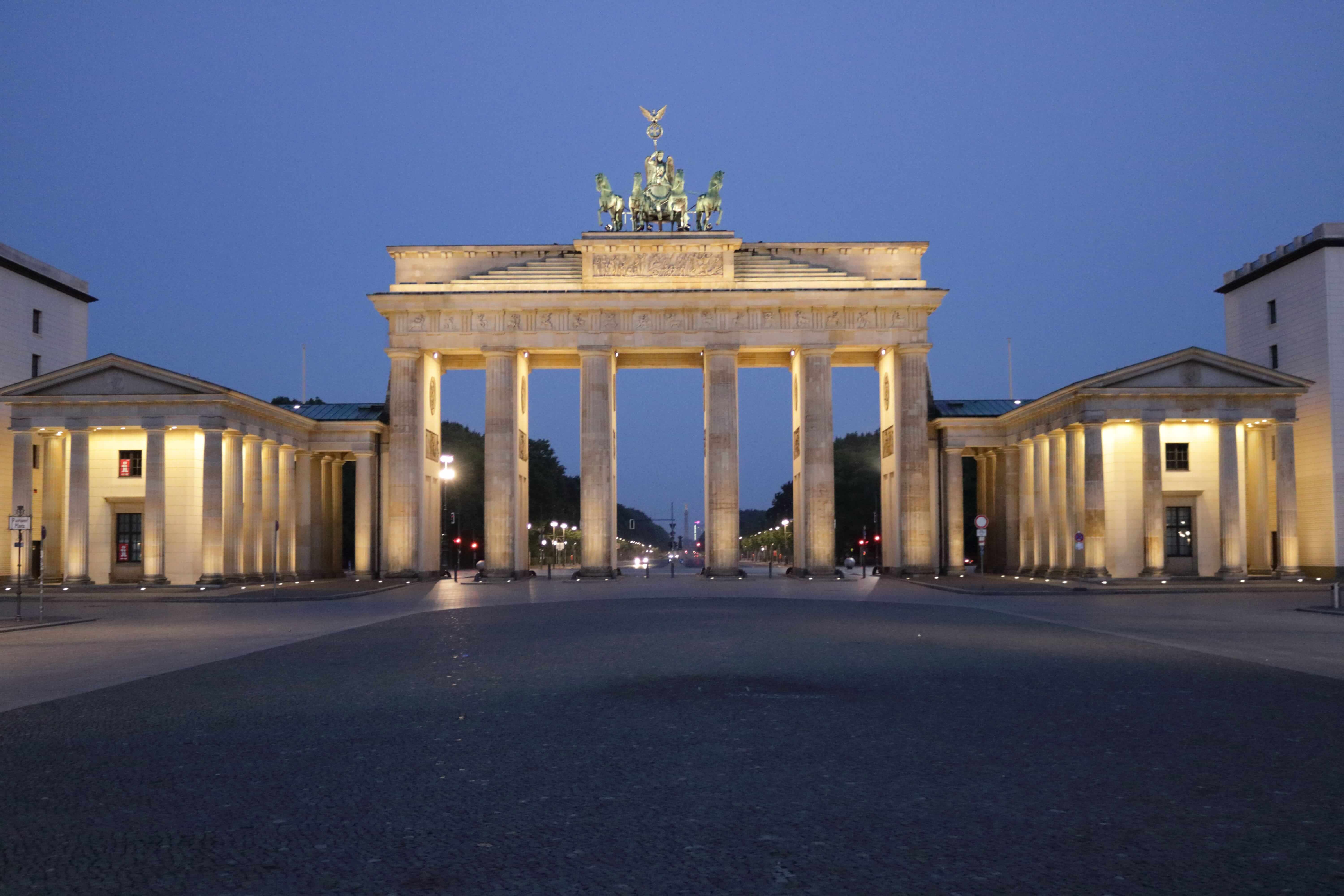  Das Brandenburger Tor in Berlin  erkunden mit Guidenex